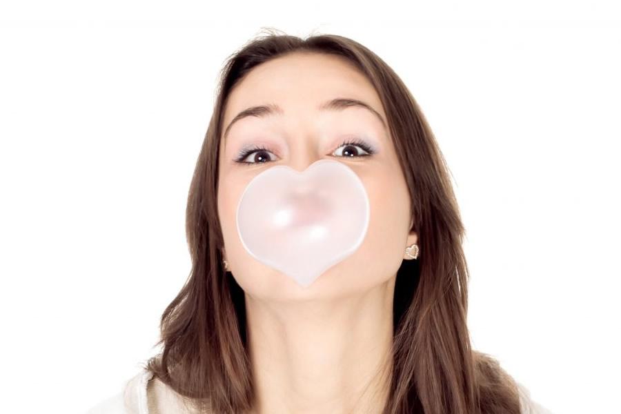 Clínica dental Dr. Manuel López de Caltayud - Blog - Eres de los que mastican chicle a menudo?